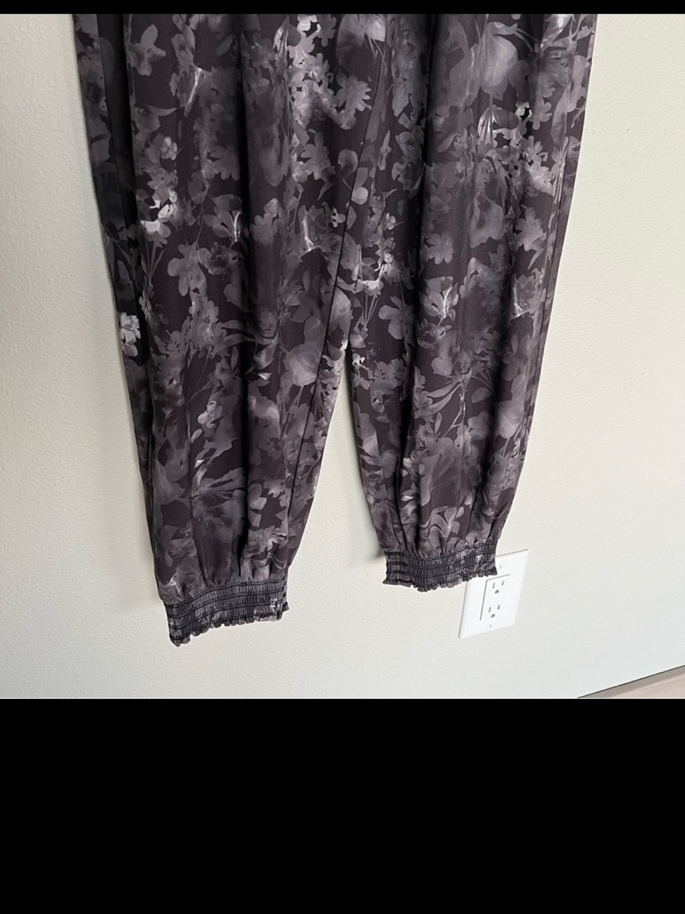 NWOT ATHLETA Savannah Jogger Pants Lumen Floral Black Purple Active Women’s 2 - Picture 5 of 11
